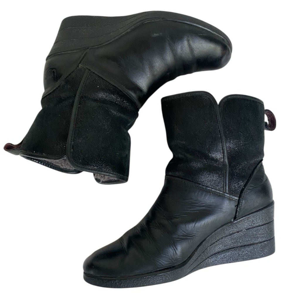 UGG Renatta Black Leather Wedge Ankle Boots Shearling Lined Size 7 - Picture 3 of 7
